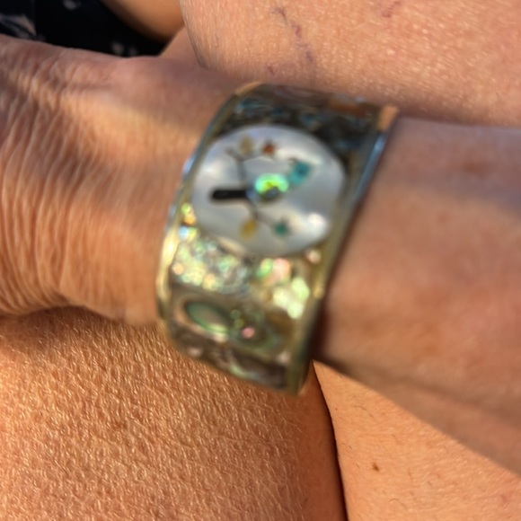 Abalone and silver vintage bird (parrot) cuff bracelet. Made in Arizona. - Picture 7 of 9